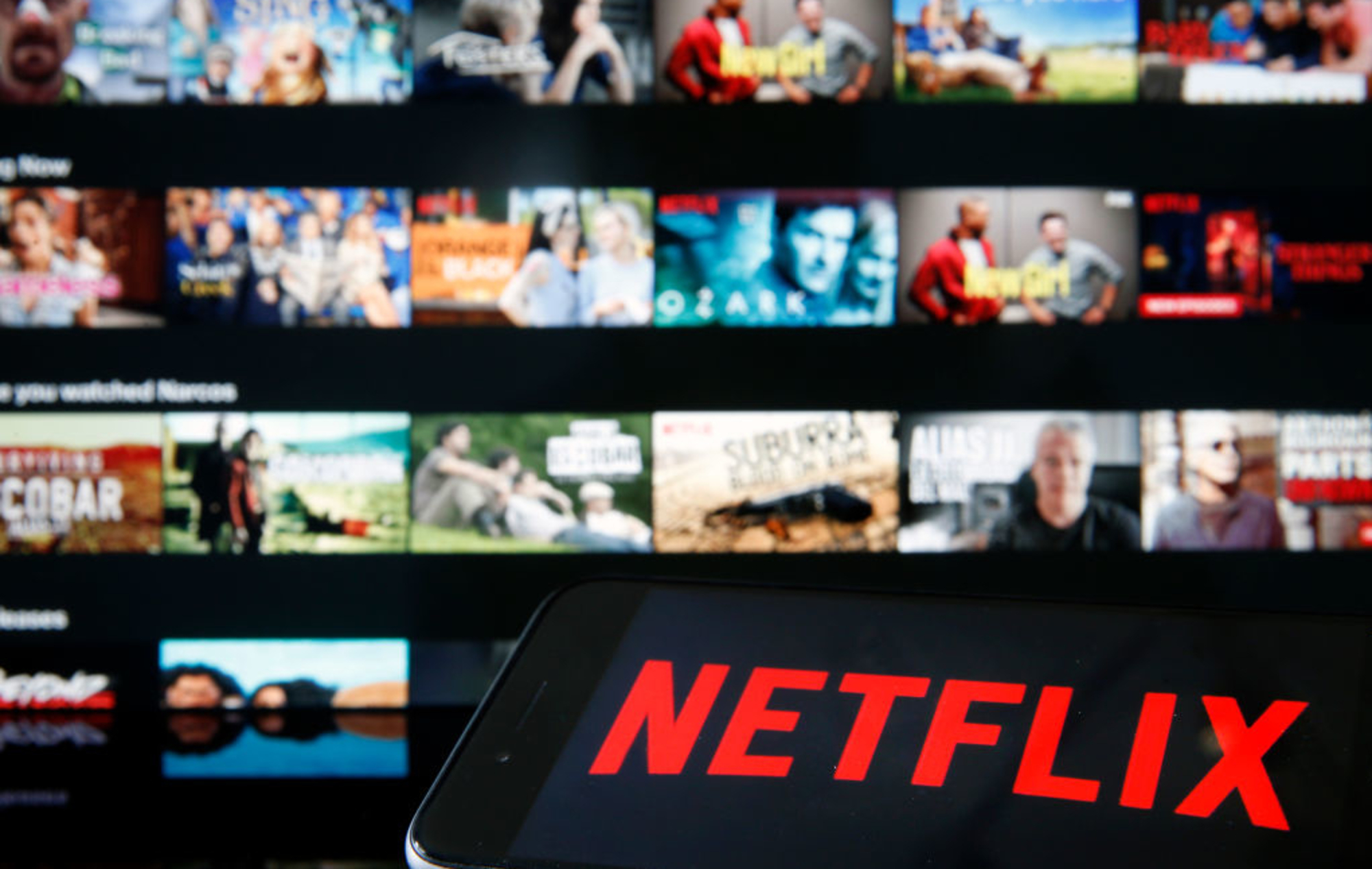 Netflix-and-chill-1.jpg kullanicilar-netflix-sifrelerini-artik-ucretsiz-olarak-paylasamayacaklar-1