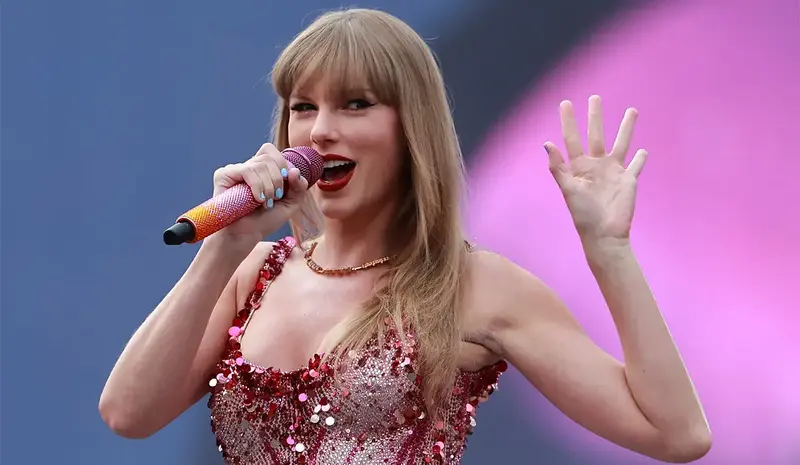 TaylorSwift1400.png