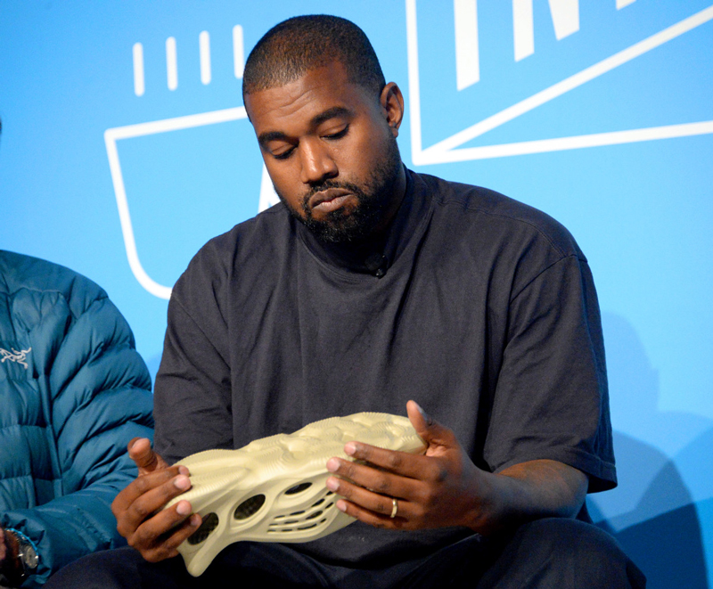 adidas-yeezy-kanye-west-bagis.jpg