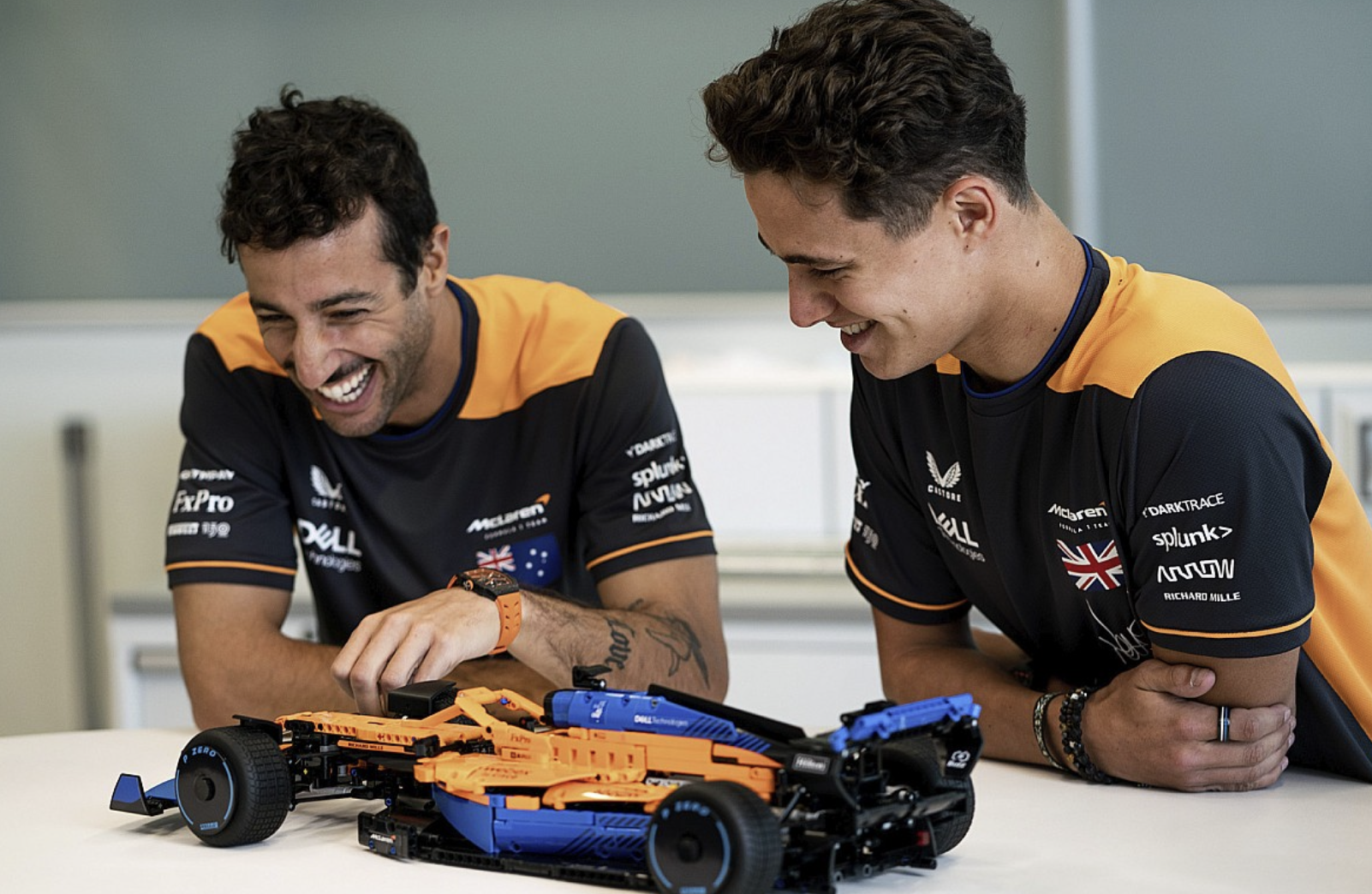 mclaren-racing-ve-lego-mclaren-in-yeni-f1-arabasini-duyurdu-2.png