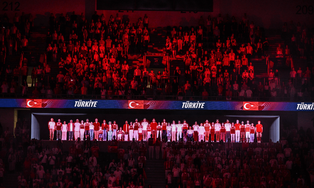 vodafone-hologram-seyirci-voleybol.png