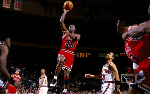 M. Jordan drives v Knicks